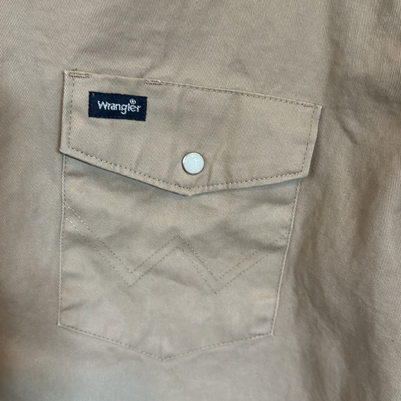 Wrangler Mens Authentic Cowboy Cut®
Work Shirt- Khaki Size XLARGE - Picture 5 of 13